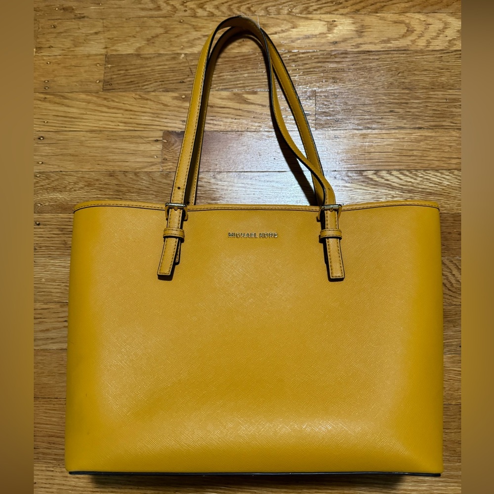 Michael Kors Jet Set Travel Medium Carryall Tote